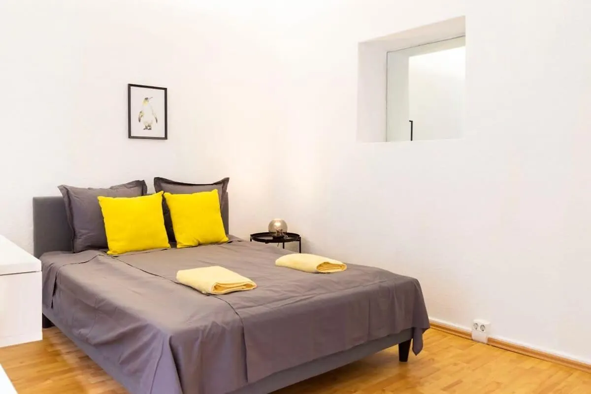 One Bedroom Apartment Berlin Neukoelln 0*,  Niemcy